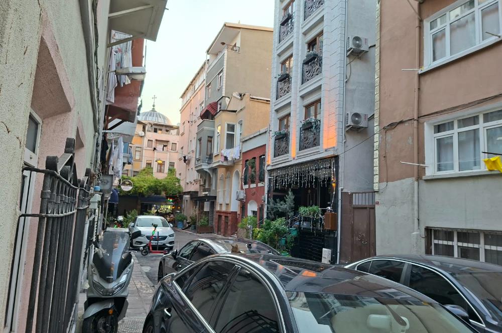 Muhsine Hatun'da 52m2 tapulu 2 katlı bahçeli kagir ev-yatırımlık