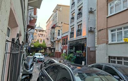 Muhsine Hatun'da 58m2 tapulu 3 katlı bahçeli kagir ev-yatırımlık