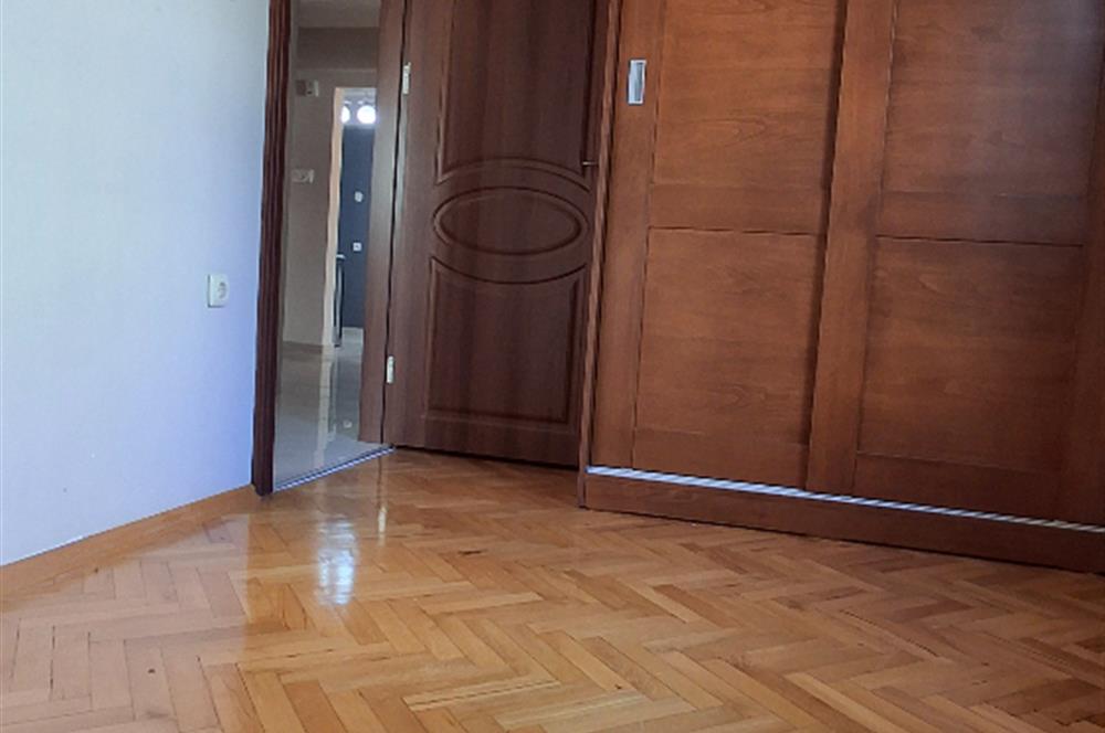 ACIBADEM GENÇ SOKAKTA KİRALIK DAİRE 