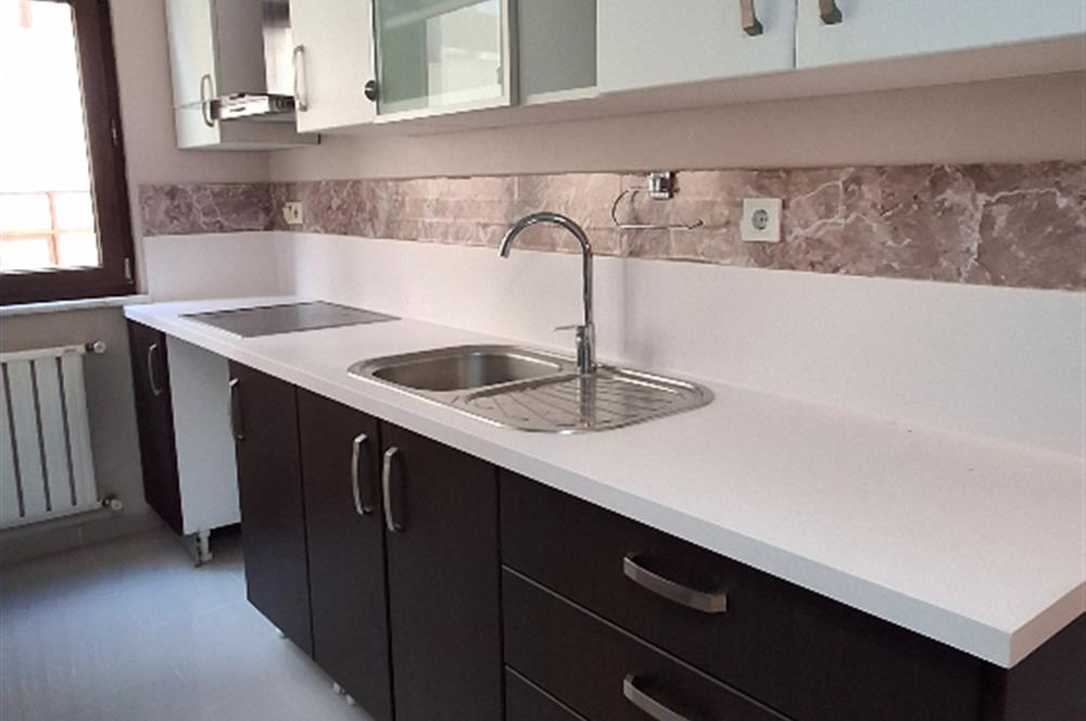 ACIBADEM GENÇ SOKAKTA KİRALIK DAİRE 
