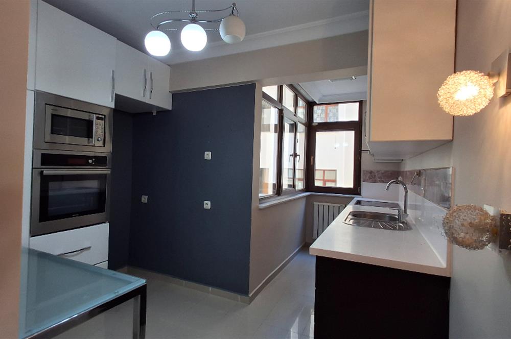 ACIBADEM GENÇ SOKAKTA KİRALIK DAİRE 