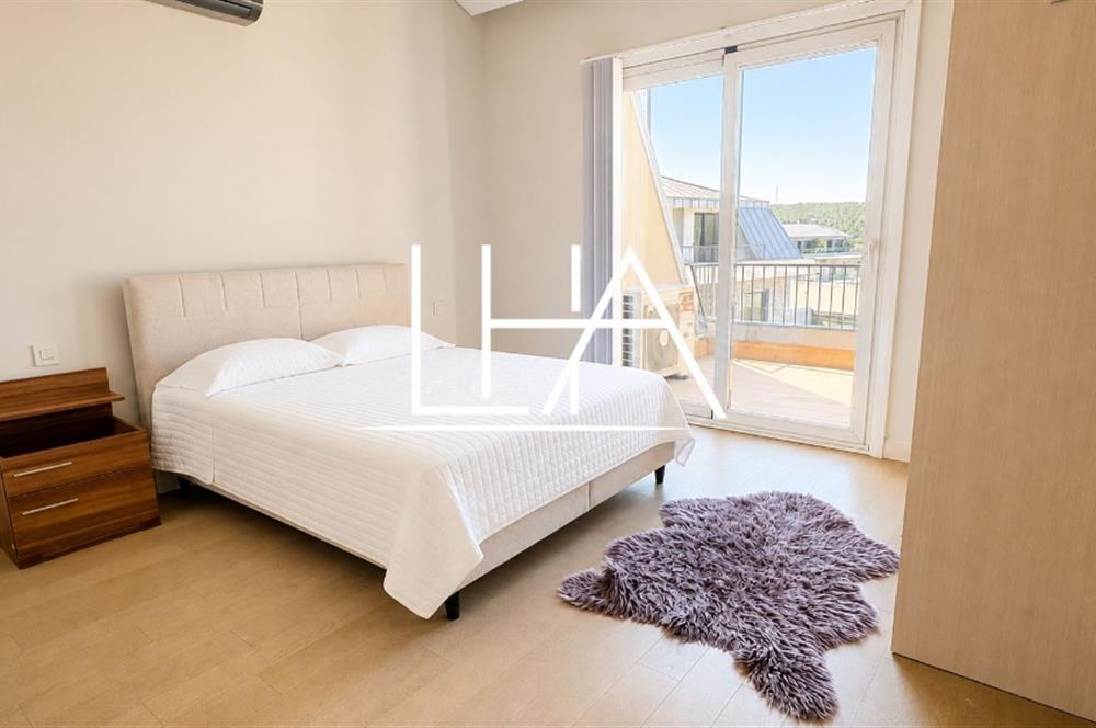 C21'DEN LARUS LOFT SİTESİ'NDE İÇ CEPHEYE BAKAN FULL EŞYALI DAİRE