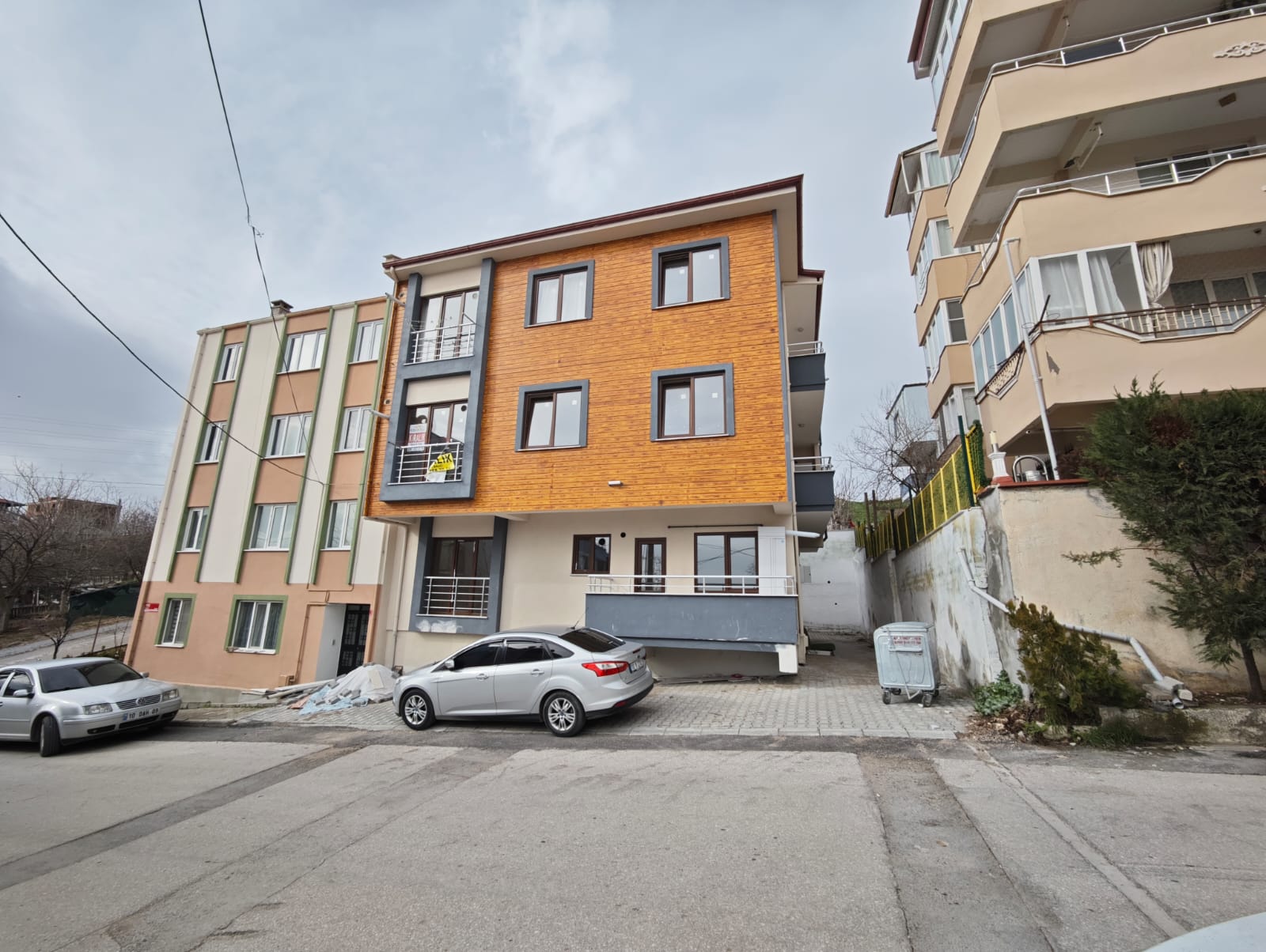  NEF YAKINI DİNKÇİLER MAHALLESİNDE   KİRALIK  EŞYALI 1+1 DAİRE CENTURY 21 BAL'DAN 