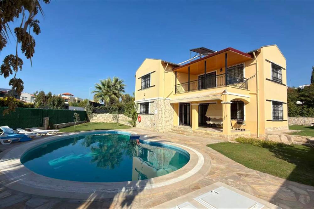 Kuşadası Samos Villalarında Özel Havuzlu,Geniş Bahçeli 4+1 Villa