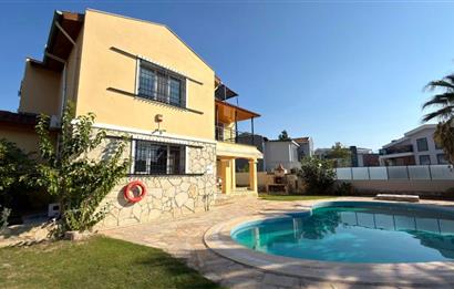 Kuşadası Samos Villalarında Özel Havuzlu,Geniş Bahçeli 4+1 Villa