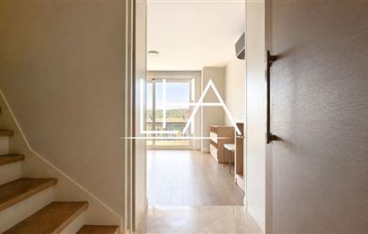 C21'DEN LARUS LOFT SİTESİ'NDE İÇ CEPHEYE BAKAN FULL EŞYALI DAİRE