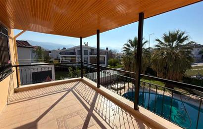 Kuşadası Samos Villalarında Özel Havuzlu,Geniş Bahçeli 4+1 Villa