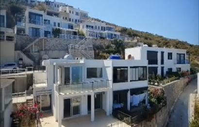 Bodrum Gümüşlükte Deniz Manzaralı Satılık 3+1 Bahçe Dubleks