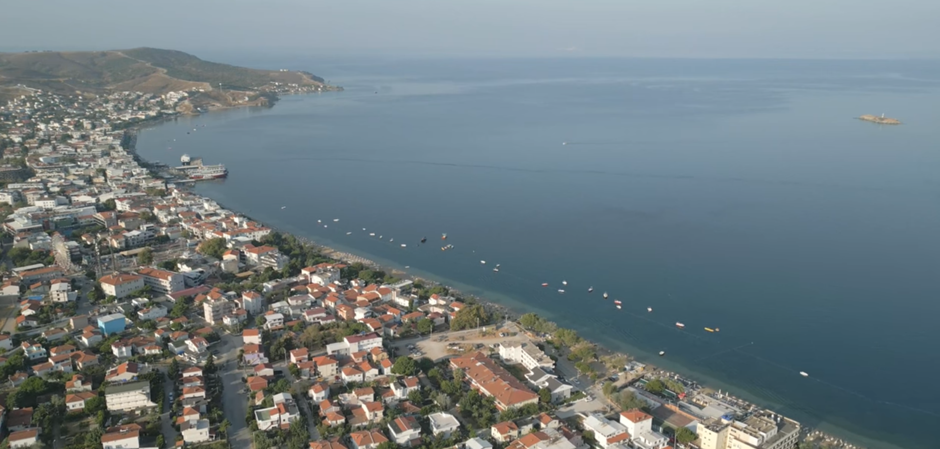 AVŞA MERKEZDE İSKELEYE ÇOK YAKIN DENİZ MANZARALI 670 m² HİSSE