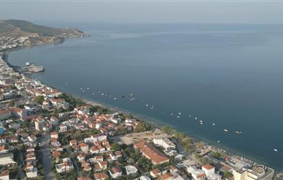 AVŞA MERKEZDE İSKELEYE ÇOK YAKIN DENİZ MANZARALI 670 m² HİSSE