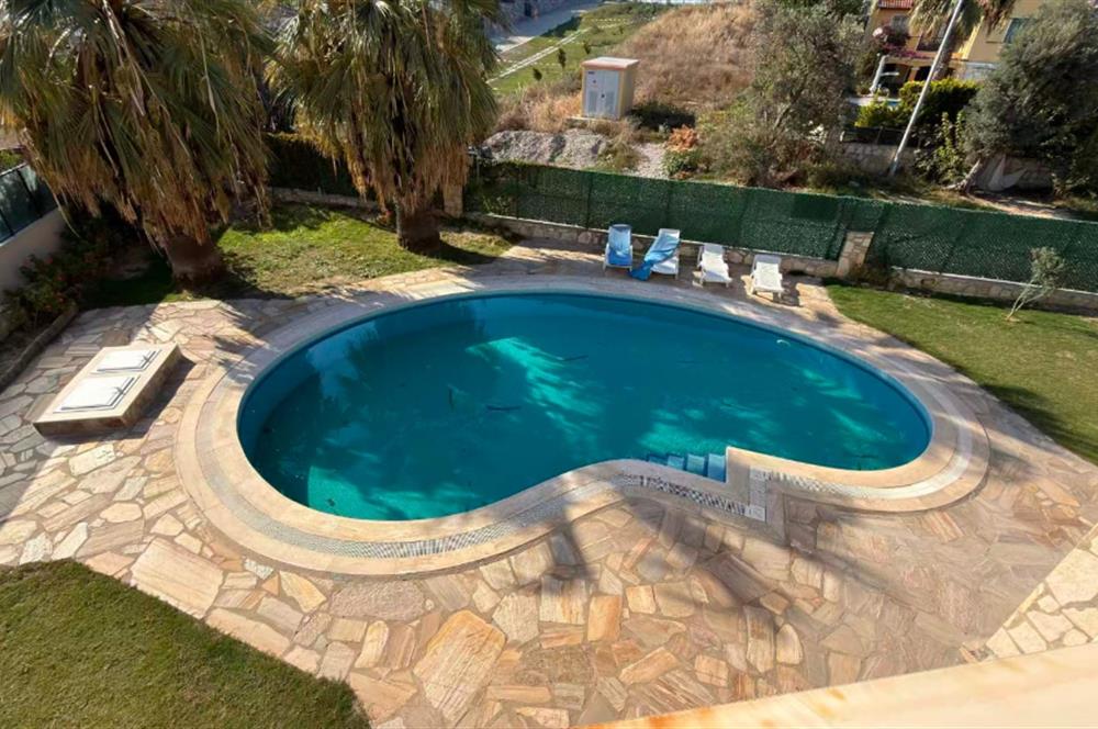Kuşadası Samos Villalarında Özel Havuzlu,Geniş Bahçeli 4+1 Villa