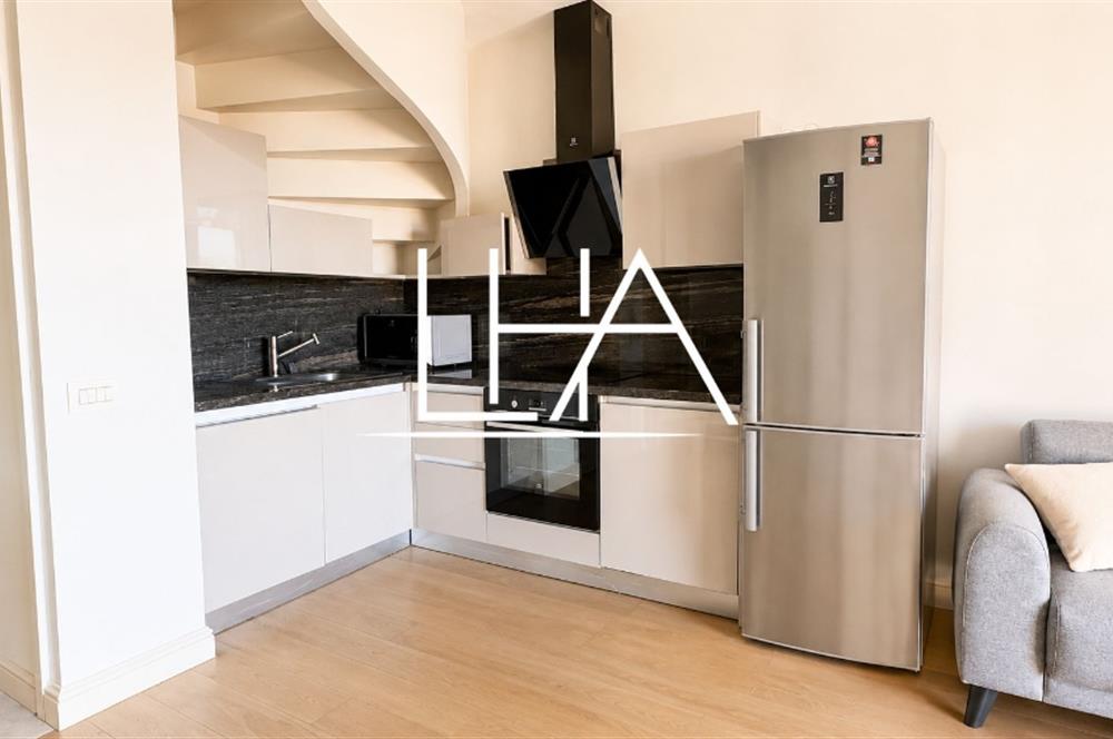 C21'DEN LARUS LOFT SİTESİ'NDE İÇ CEPHEYE BAKAN FULL EŞYALI DAİRE