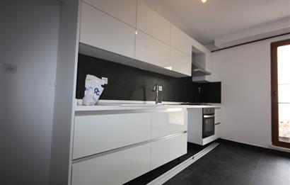 ÇEKMEKÖY MERKEZ MAH.KAPALI OTOPARKLI,GİYSİ ODALI LÜKS DAİRE SATILIKTIR