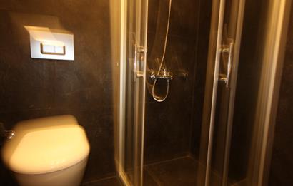 ÇEKMEKÖY MERKEZ MAH.KAPALI OTOPARKLI,GİYSİ ODALI LÜKS DAİRE SATILIKTIR