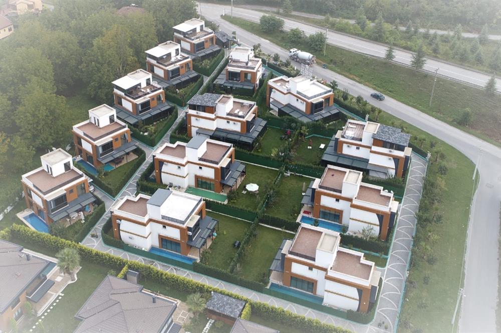 Kırkpınar Merkeze yazın site içi müstakil havzlu Villa