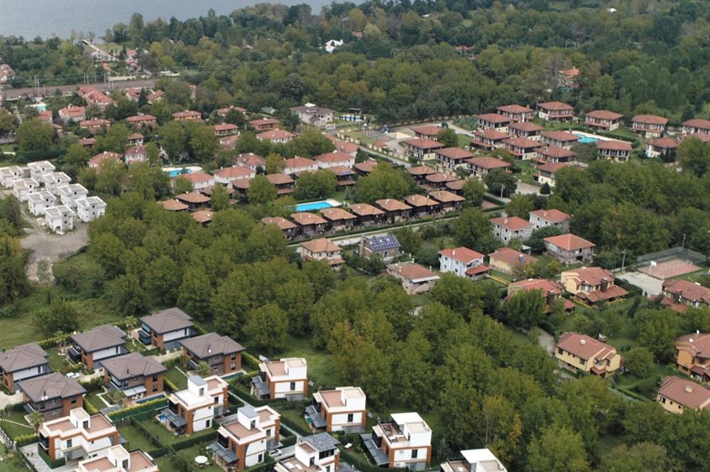 Kırkpınar Merkeze yazın site içi müstakil havzlu Villa