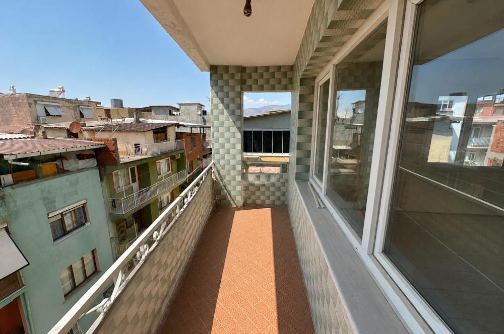 Bornova Yeşilova Mh.de Merkezi Konumda 3+1 Satılık Daire