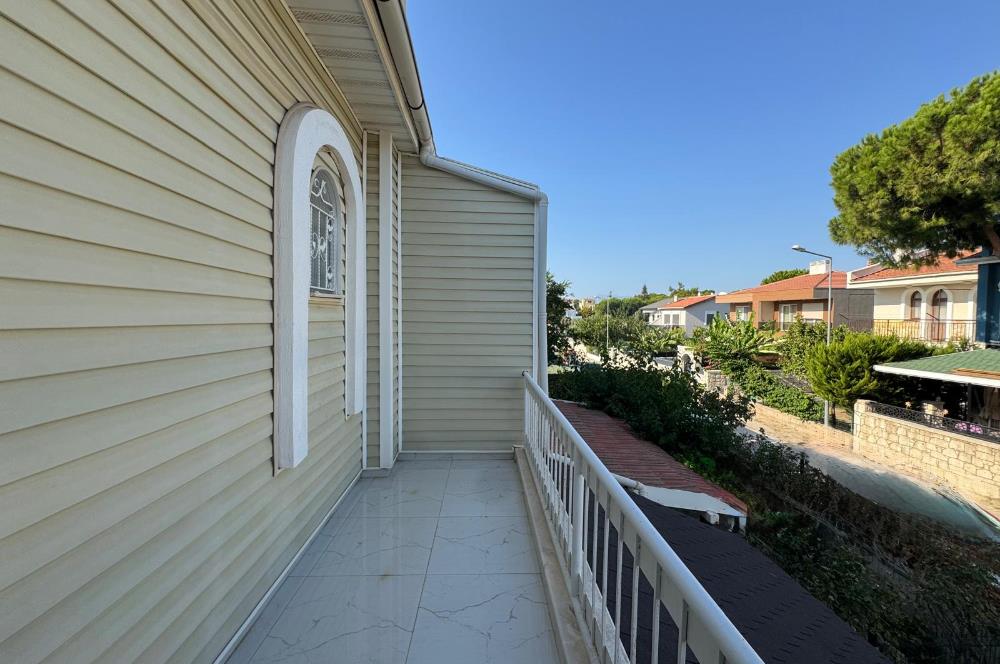 Çeşme Deniz Obası Sitesi'nde Satılık 2+1 Bahçeli Dubleks Villa