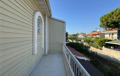 Çeşme Deniz Obası Sitesi'nde Satılık 2+1 Bahçeli Dubleks Villa