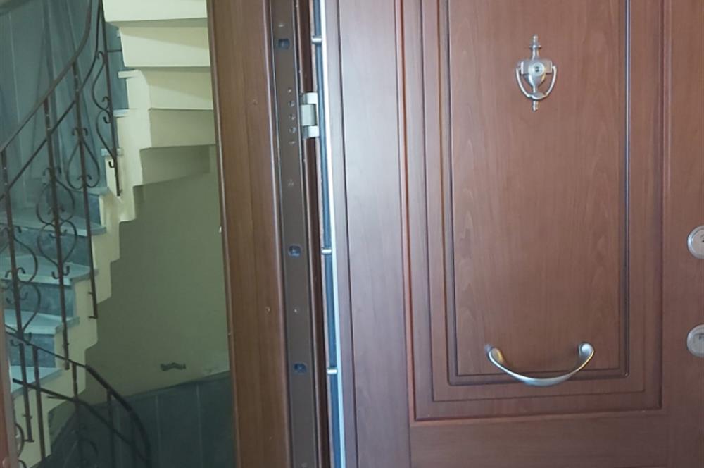Çamlıca Tepesi Manzaralı 3 Balkonlu 3+1 Ara Kat Köşe Daire