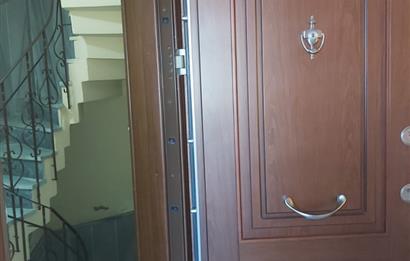 Çamlıca Tepesi Manzaralı 3 Balkonlu 3+1 Ara Kat Köşe Daire