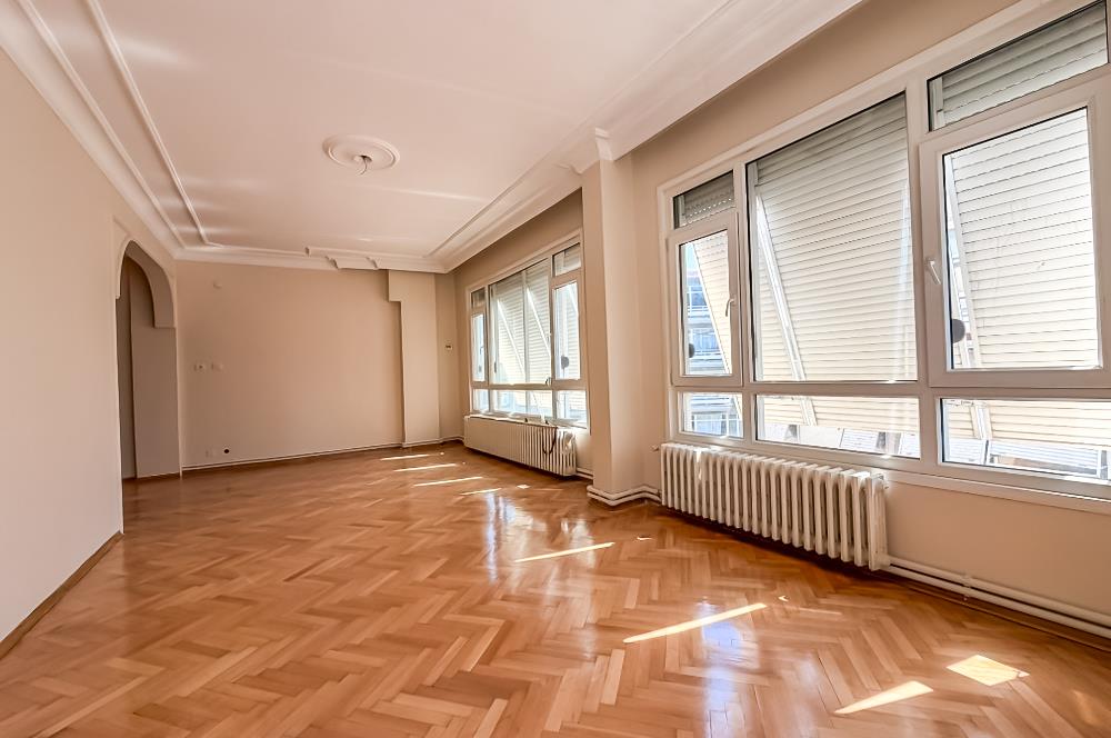 MODA RUŞENAĞA SOKAK'TA | 90 M² NET | KÖŞE DAİRE | 2 BALKON