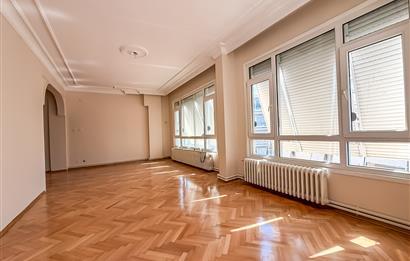 MODA RUŞENAĞA SOKAK'TA | 90 M² NET | KÖŞE DAİRE | 2 BALKON