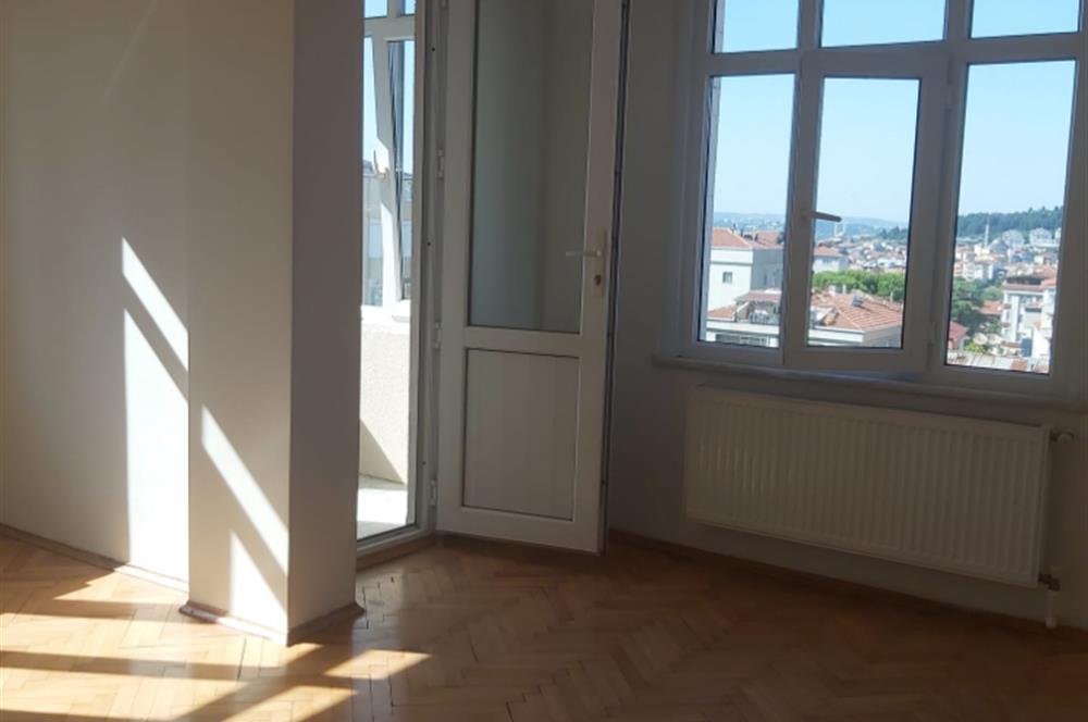 Çamlıca Tepesi Manzaralı 3 Balkonlu 3+1 Ara Kat Köşe Daire