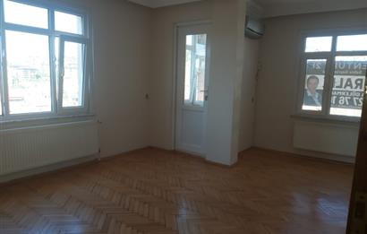 Çamlıca Tepesi Manzaralı 3 Balkonlu 3+1 Ara Kat Köşe Daire