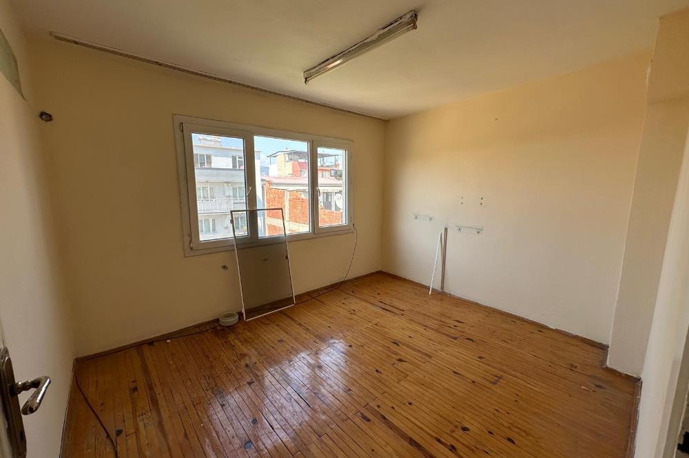 Bornova Yeşilova Mh.de Merkezi Konumda 3+1 Satılık Daire