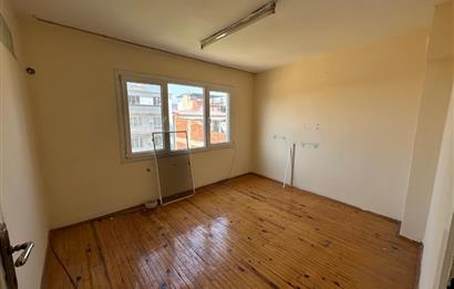 Bornova Yeşilova Mh.de Merkezi Konumda 3+1 Satılık Daire