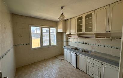 Bornova Yeşilova Mh.de Merkezi Konumda 3+1 Satılık Daire