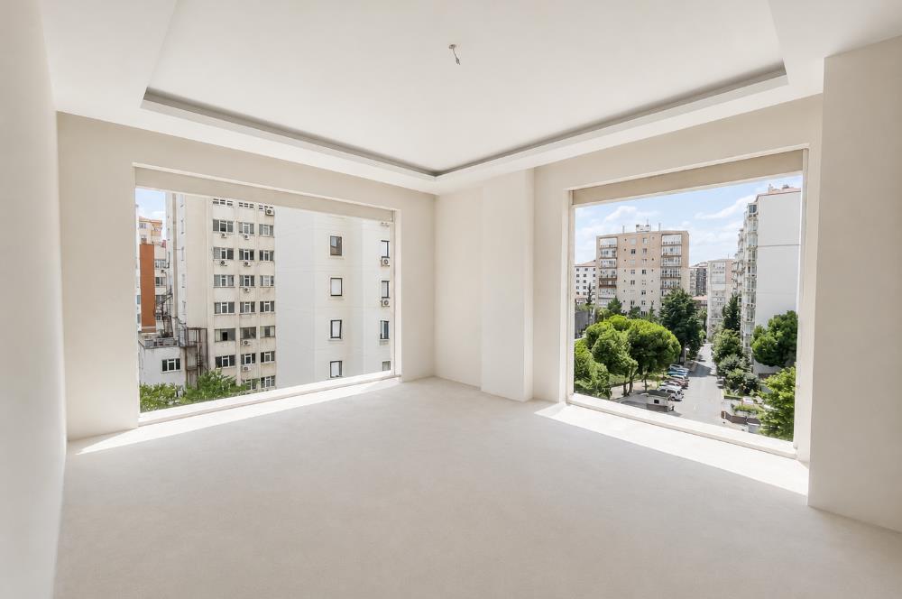 Kadıkoy  Kozyatagı merkezi konumda 2 + 1 satılık