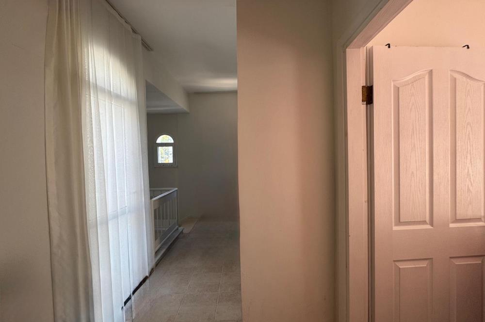 Çeşme Deniz Obası Sitesi'nde Satılık 2+1 Bahçeli Dubleks Villa