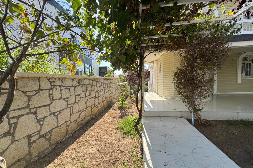 Çeşme Deniz Obası Sitesi'nde Satılık 2+1 Bahçeli Dubleks Villa