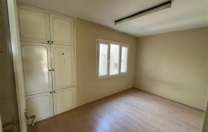 Bornova Yeşilova Mh.de Merkezi Konumda 3+1 Satılık Daire