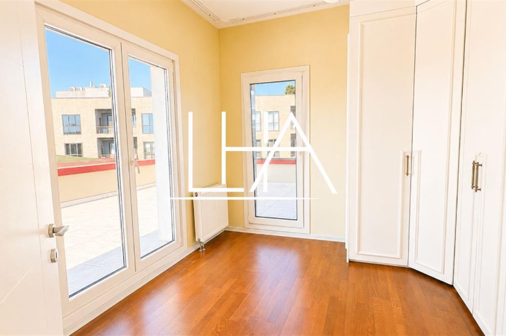 CENTURY 21'DEN GÖKMAHAL SİTESİ'NDE ÇOK GENİŞ ÇATI DUBLEKSİ DAİRE