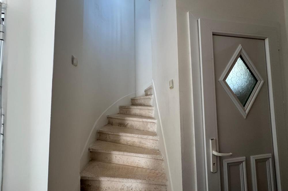 Çeşme Deniz Obası Sitesi'nde Satılık 2+1 Bahçeli Dubleks Villa