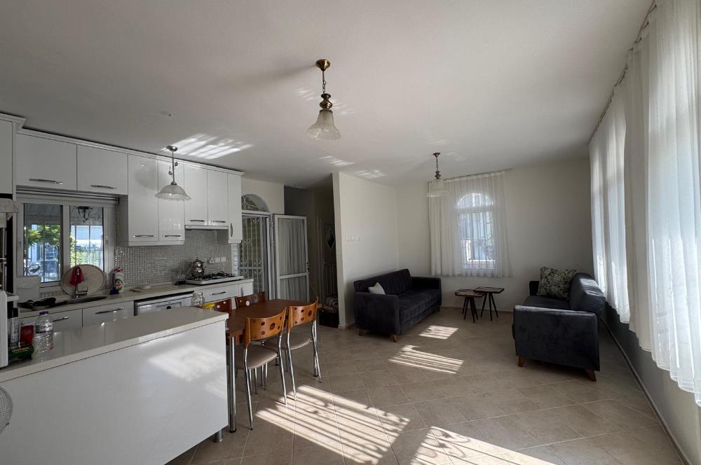 Çeşme Deniz Obası Sitesi'nde Satılık 2+1 Bahçeli Dubleks Villa