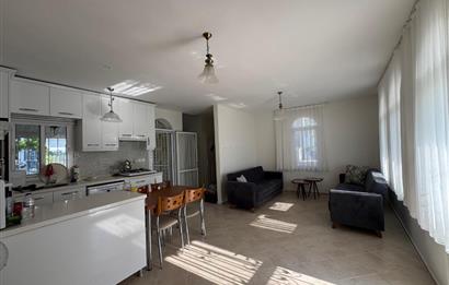 Çeşme Deniz Obası Sitesi'nde Satılık 2+1 Bahçeli Dubleks Villa