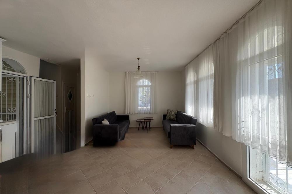Çeşme Deniz Obası Sitesi'nde Satılık 2+1 Bahçeli Dubleks Villa