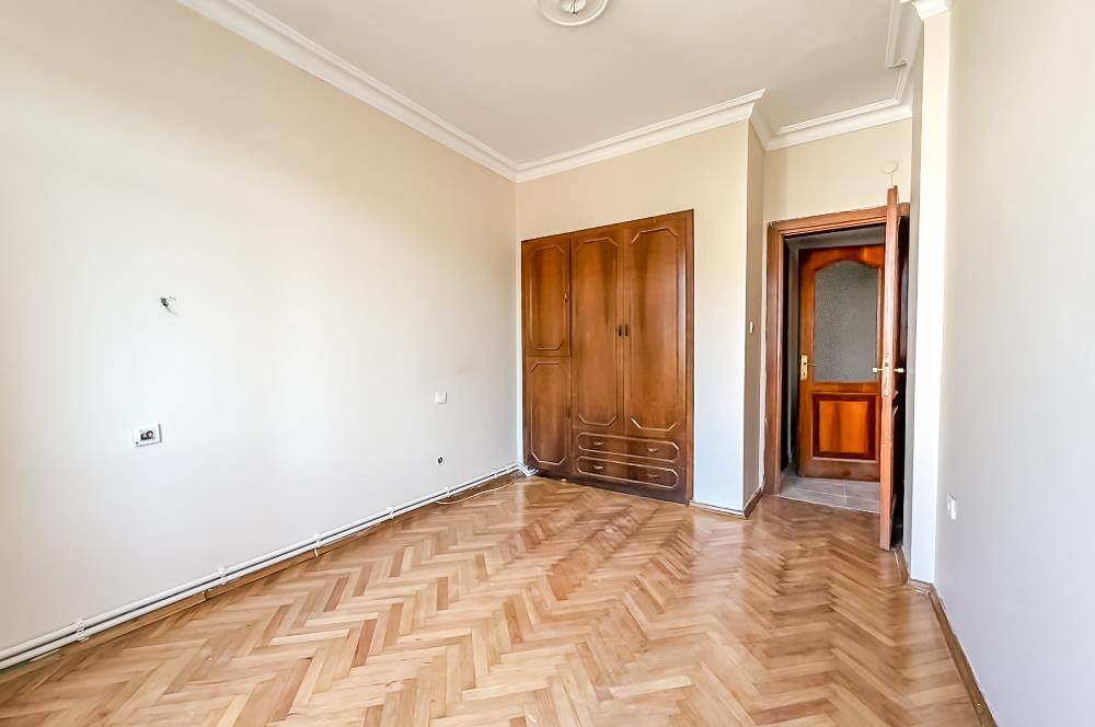 MODA RUŞENAĞA SOKAK'TA | 90 M² NET | KÖŞE DAİRE | 2 BALKON
