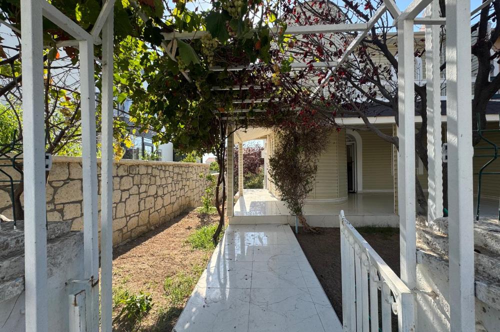 Çeşme Deniz Obası Sitesi'nde Satılık 2+1 Bahçeli Dubleks Villa