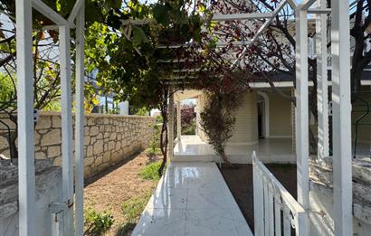 Çeşme Deniz Obası Sitesi'nde Satılık 2+1 Bahçeli Dubleks Villa