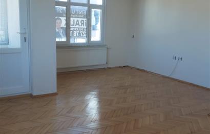 Çamlıca Tepesi Manzaralı 3 Balkonlu 3+1 Ara Kat Köşe Daire
