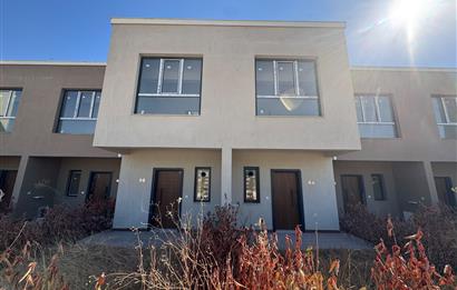 Villakent'te Site İçerisinde Bahçeli 2+1 Satılık Dubleks Villa