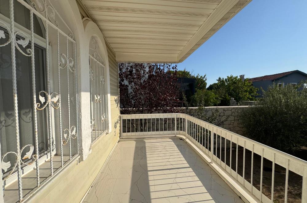 Çeşme Deniz Obası Sitesi'nde Satılık 2+1 Bahçeli Dubleks Villa