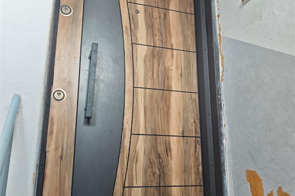 DİNKÇİLER MAHALLESİNDE   SATILIK  2+1  ÇATI KATI DAİRE CENTURY 21 BAL'DAN  