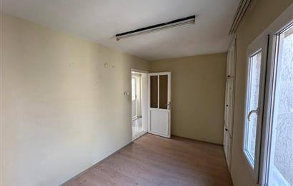 Bornova Yeşilova Mh.de Merkezi Konumda 3+1 Satılık Daire