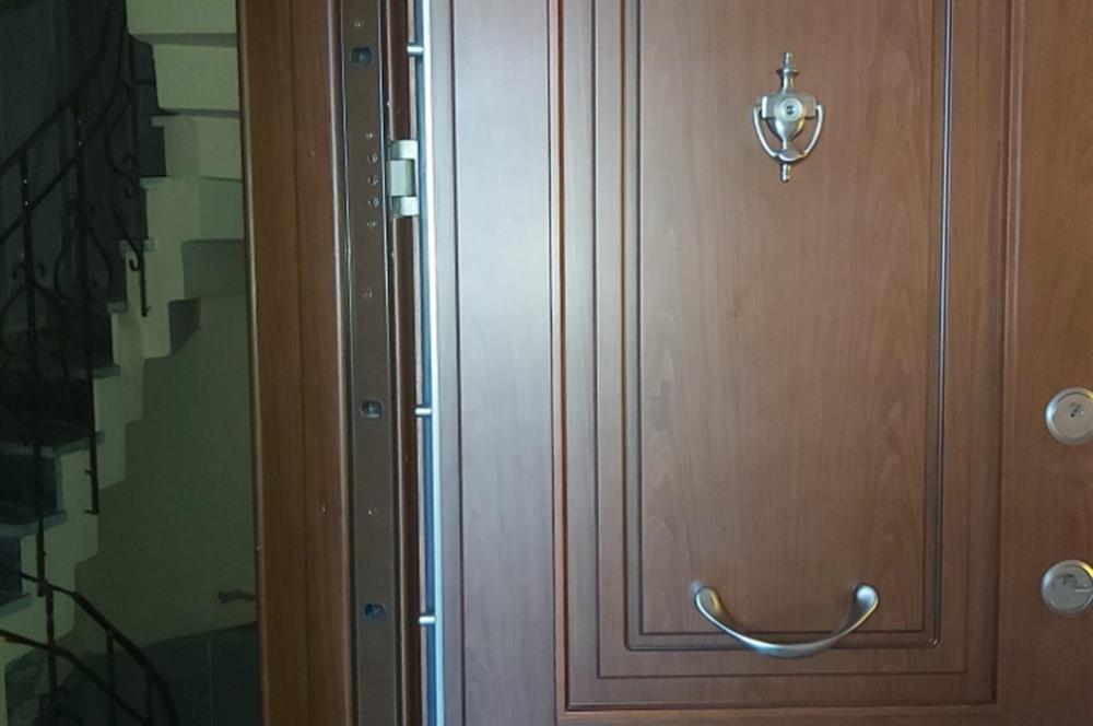 Çamlıca Tepesi Manzaralı 3 Balkonlu 3+1 Ara Kat Köşe Daire